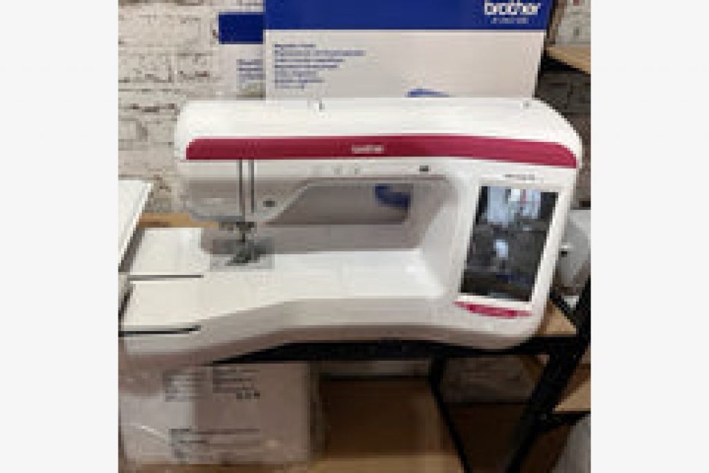 Machine à broder Brother en occasion avec cette Innovis V3 limited edition. à ARCONNAY - annonce Wannonce