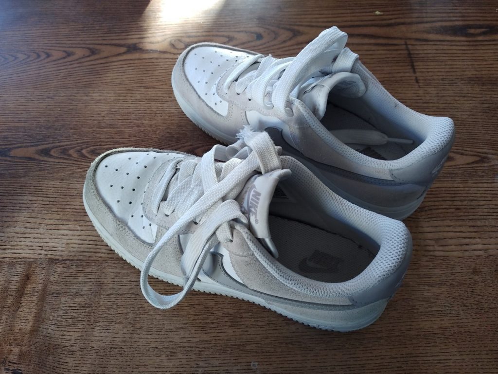 Les baskets de ma copine pour fetichistes à CHAMBERY - annonce Wannonce