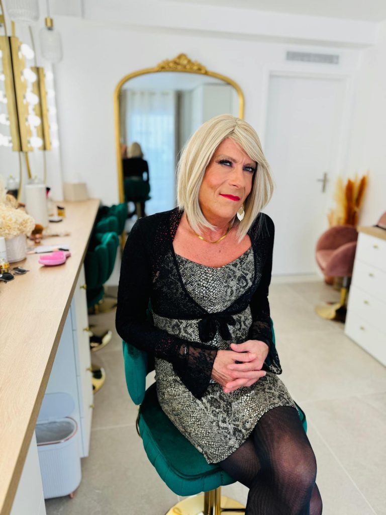 Laura trav pour homme viril et actif pour soirées et week-end à PARIS 08 - annonce Wannonce