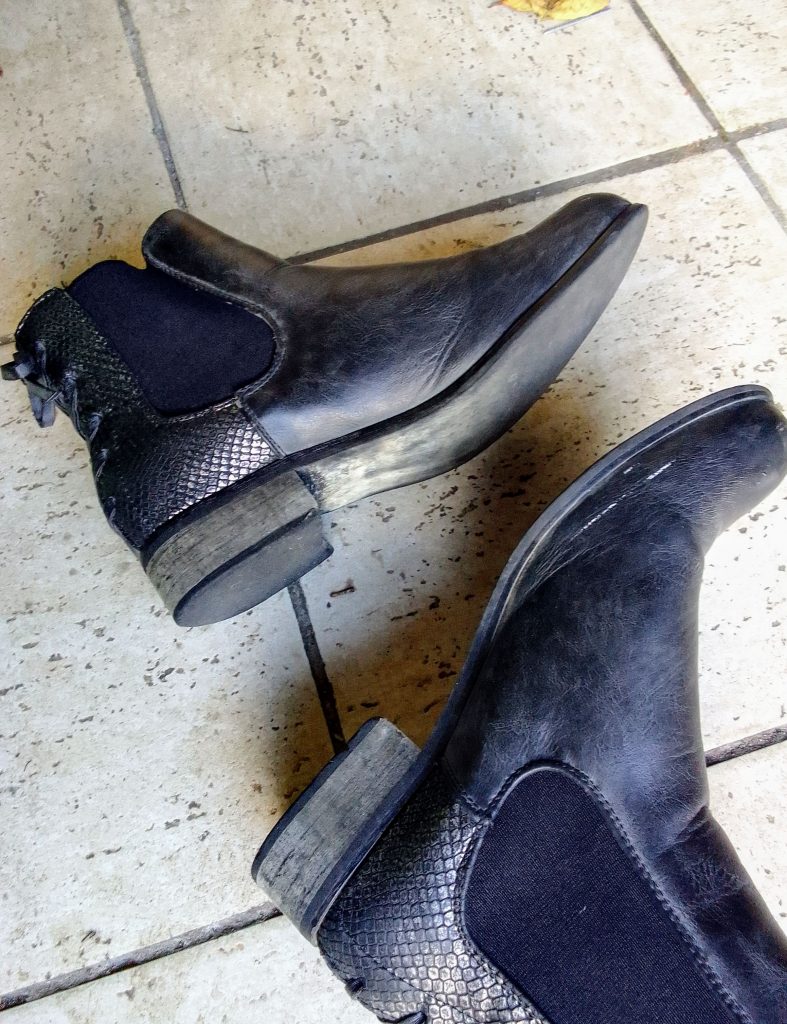 Vend chaussettes chaussures et culotte porté à PARIS 10 - annonce Wannonce