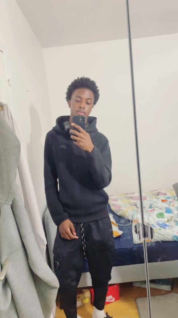 Jeune black d’origine camerounais active à PARIS 09 - annonce Wannonce