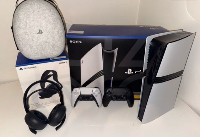 Console PS5 PRO en parfait état à CHANTEIX - annonce Wannonce