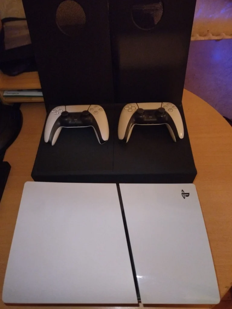 Sony PS5 Slim digitale 1To + SSD 2To + 2 Manettes + Coque Noire. à ACHY - annonce Wannonce