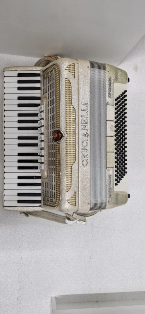 Accordéon chromatique CRUCIANELLI PIERMARIA à ASSIEU - annonce Wannonce