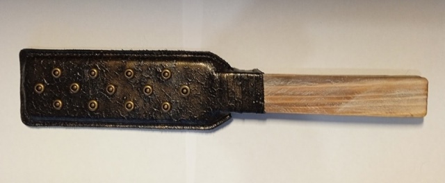 Homme de 60a adorant recevoir de bonnes grosses fessées. à TROYES - annonce Wannonce