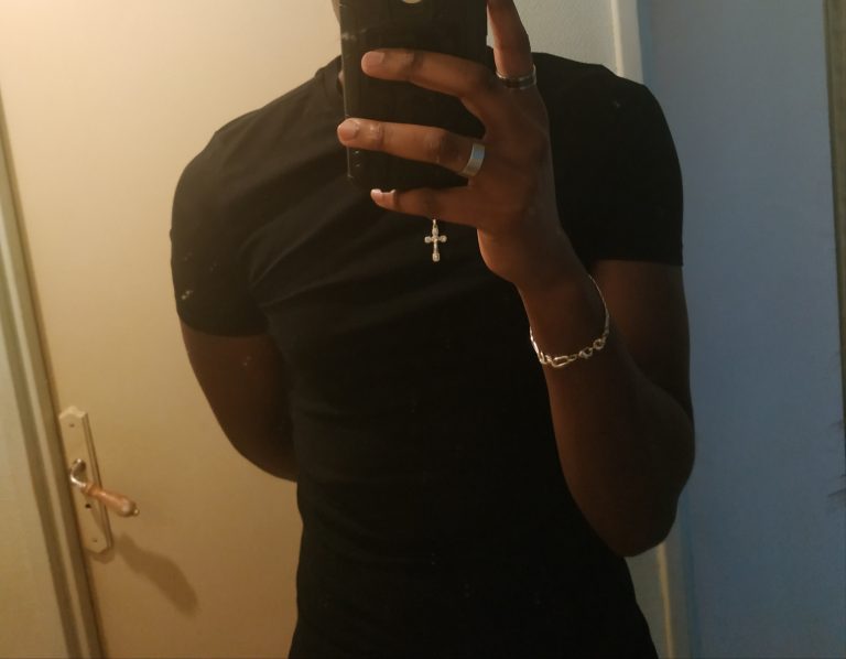Black dispo pour couple ou femme seule. - annonce Wannonce