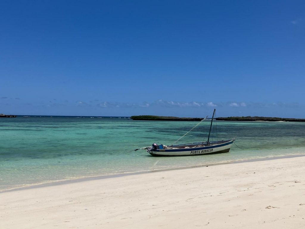 Cherche à me faire piétiner par un bel homme si possible à PARIS 03 - annonce Wannonce