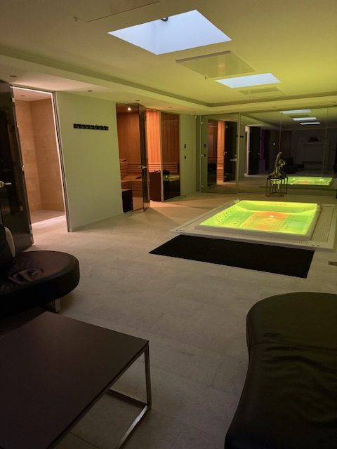 Mesdames Faites vous plaisir dans un superbe Spa 5* en bonne compagnie et en toute discrétion à MOUGINS - annonce Wannonce