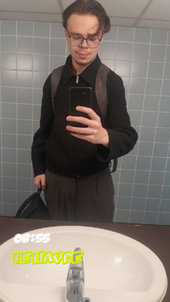 Jeune étudiant de vingt ans pour F ou couple à ALLOUVILLE BELLEFOSSE - annonce Wannonce