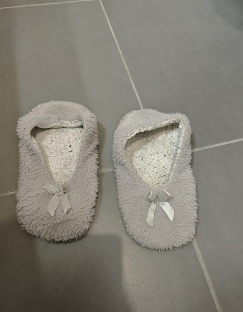 Chaussons qui puent les pieds – Taille 37 à CHARENTON LE PONT - annonce Wannonce