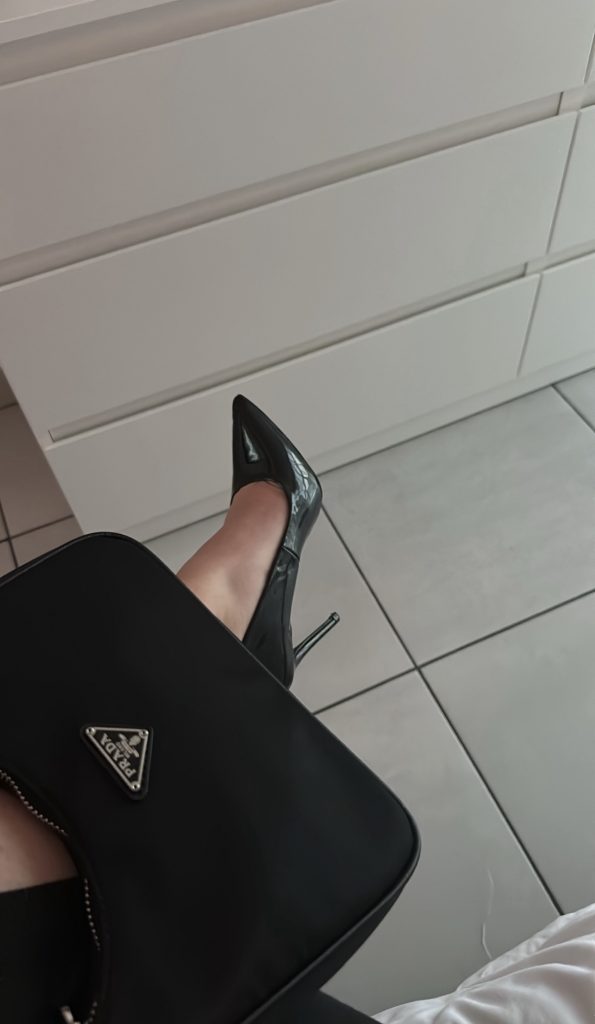 Je propose des photos de pieds à PARIS 06 - annonce Wannonce