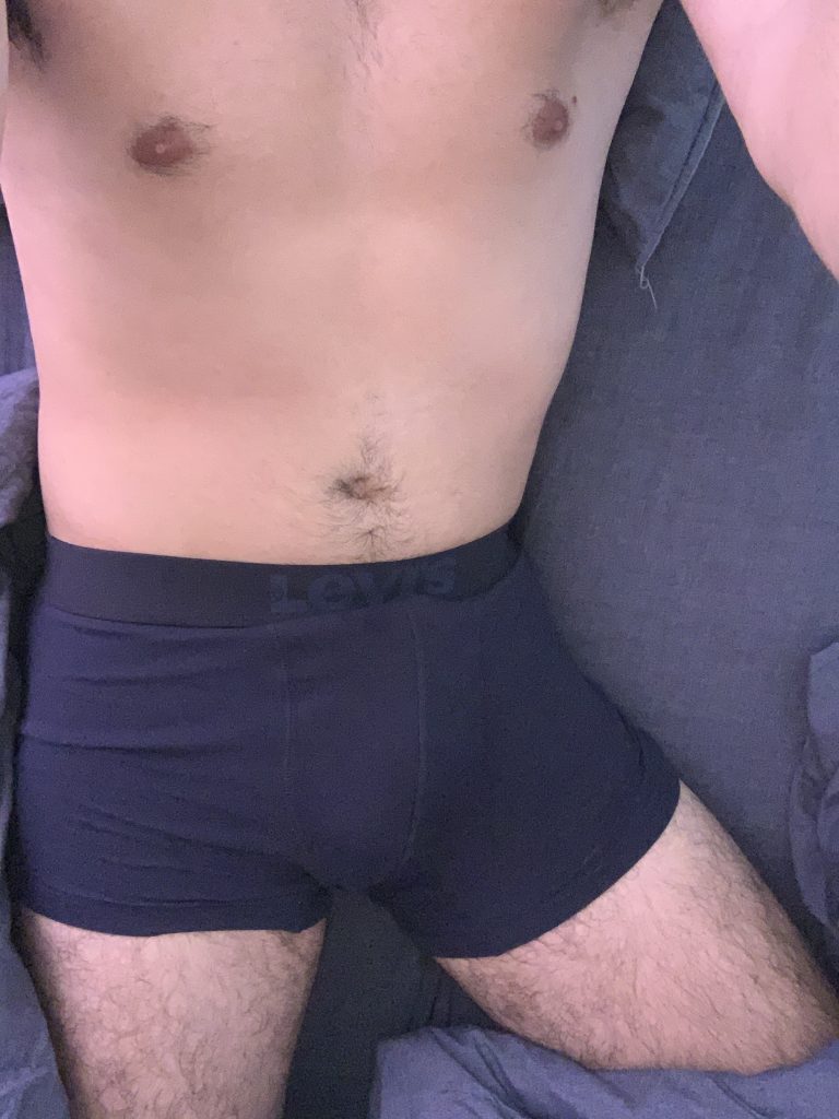 Jeune homme cherche femme ou couple à CLAMART - annonce Wannonce