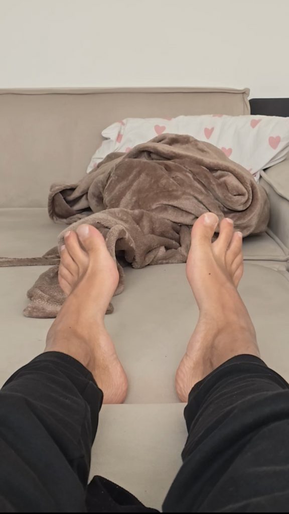Cherche bouffeur de pied, cul et suceur à CLICHY SOUS BOIS - annonce Wannonce