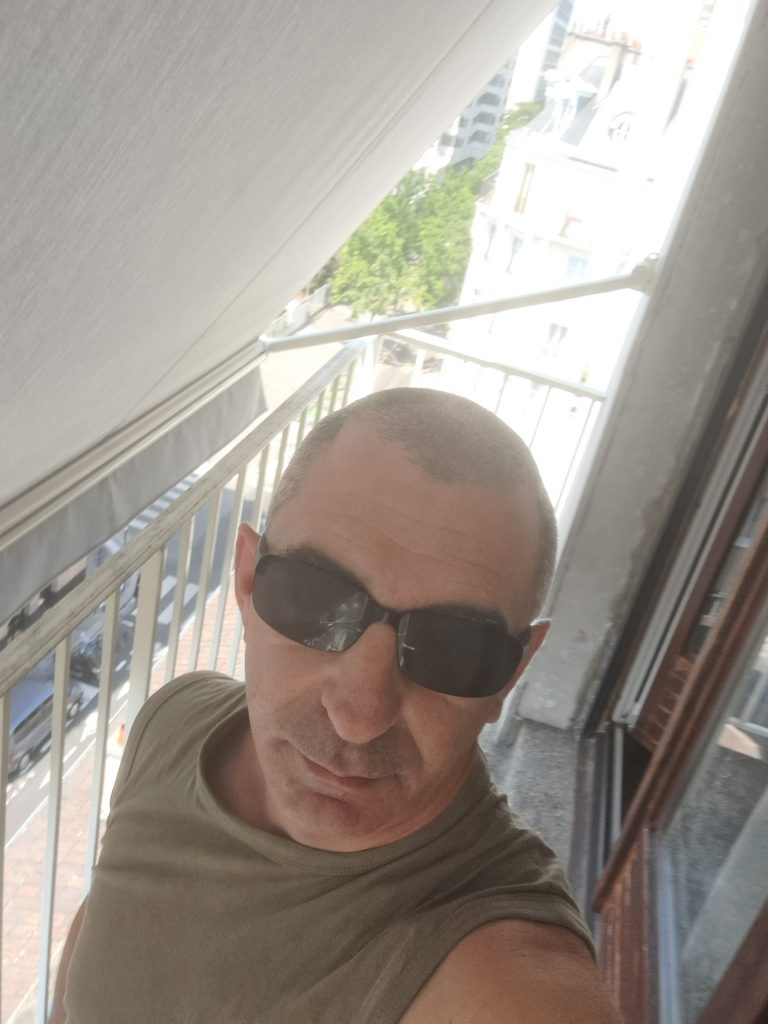 Je cherche specialiste fell nature FEM noire à PARIS 20 - annonce Wannonce