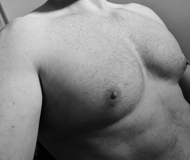Belle homme sportif pour femme ou couple du 49 79 85 55 - annonce Wannonce