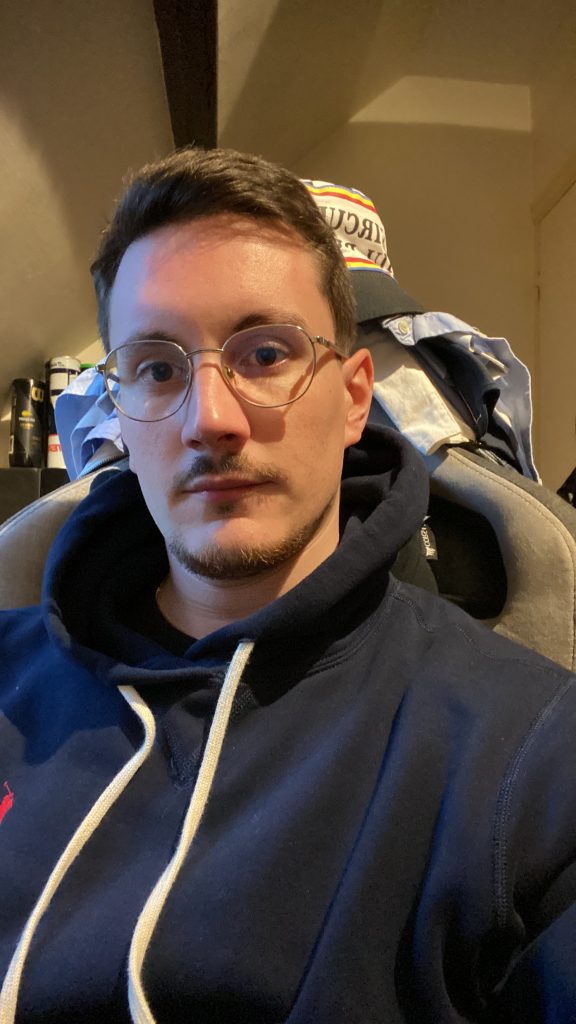 Jeune homme cherche première expérience bi - annonce Wannonce