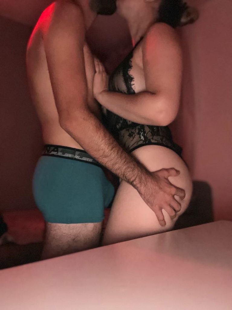 Couple cherche une femme pour s’amuser à 3 à AIX LES BAINS - annonce Wannonce