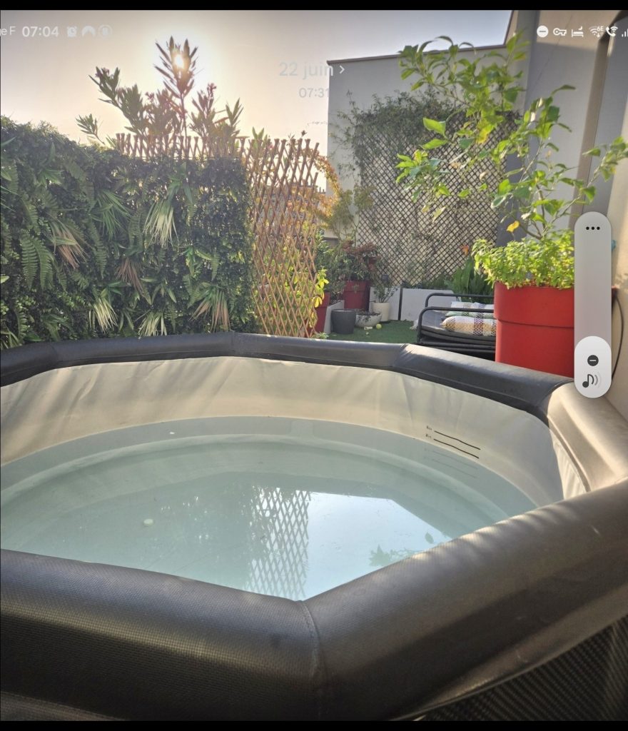 Pour F ou Cpl – Par ces fortes chaleurs Venez profiter d’un jacuzzi naturiste à PARIS 19 - annonce Wannonce