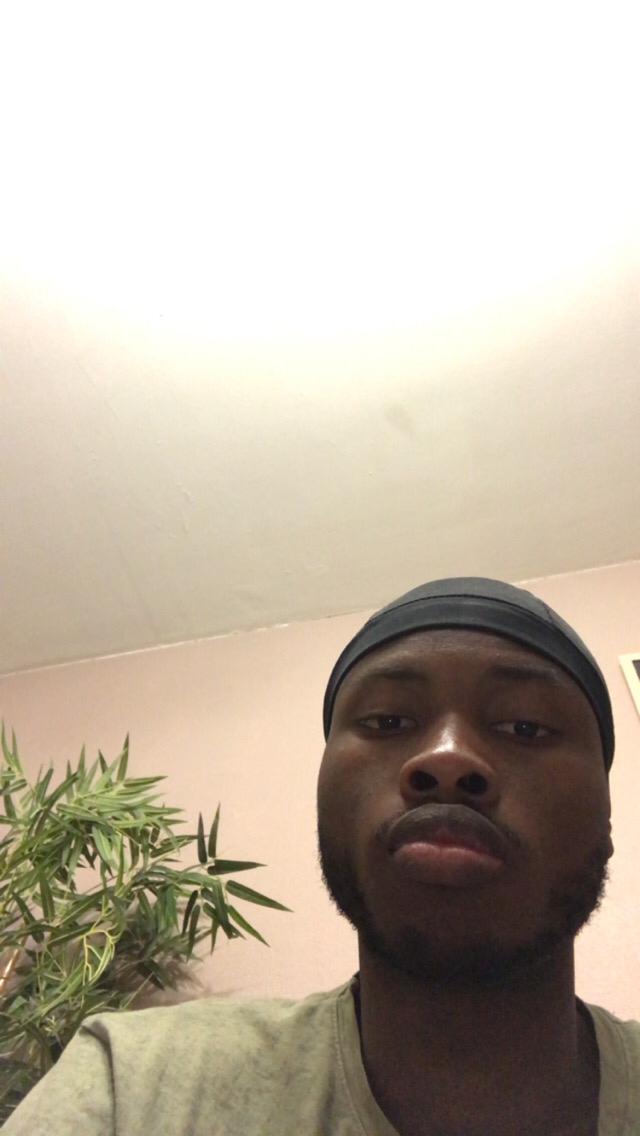 black propre respectueux et bien monté en bas veux satisfaire une femme sur Poitiers et au alentour - annonce Wannonce