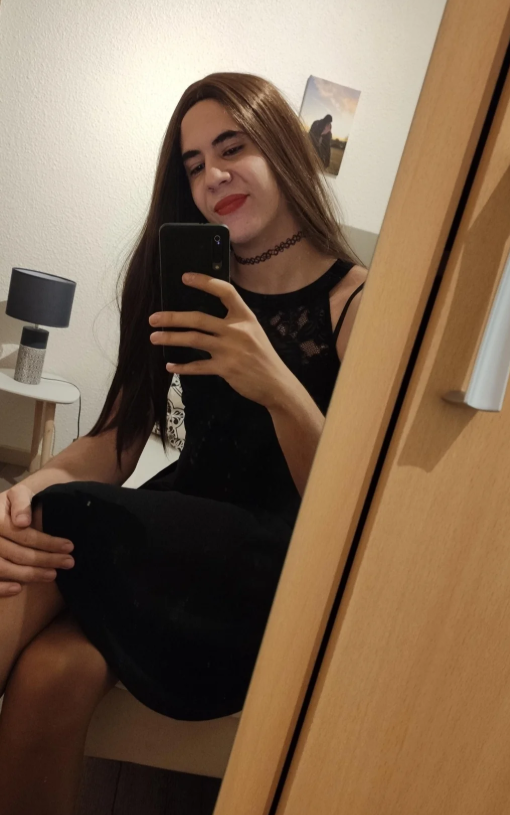 Jeune travesti cherche féminisation